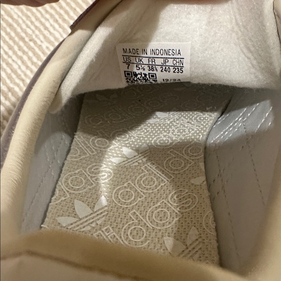 Silver Adidas sneakers - Picture 6 of 6